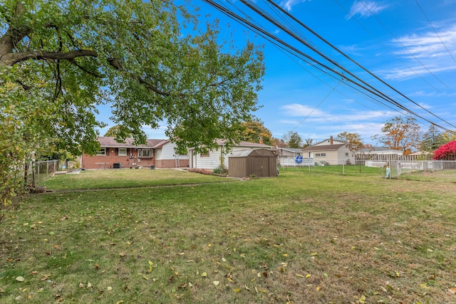 view of yard featuring a storage shed