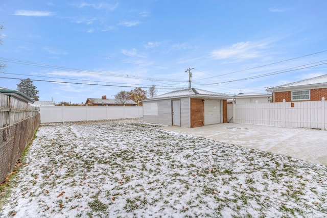 view of yard with a garage and an outdoor structure