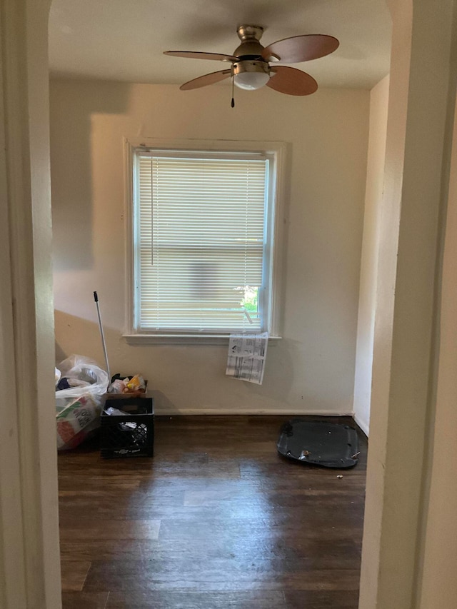 empty room featuring dark hardwood / wood-style floors and ceiling fan