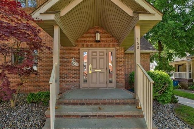 property entrance with covered porch