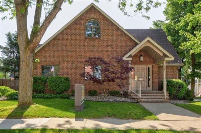 view of front of house with a front lawn