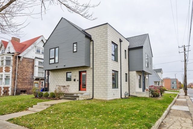 view of front of house with a front yard