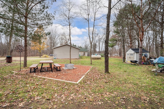 view of yard with a shed