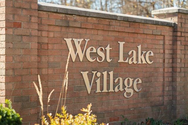 view of community / neighborhood sign