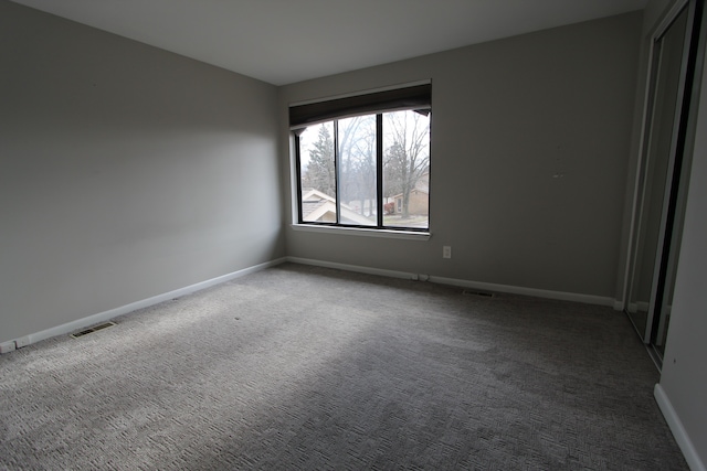 unfurnished room featuring carpet floors