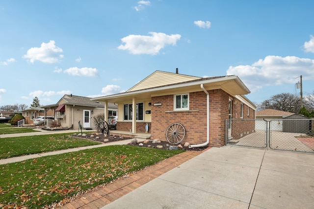 view of front of home featuring a front lawn