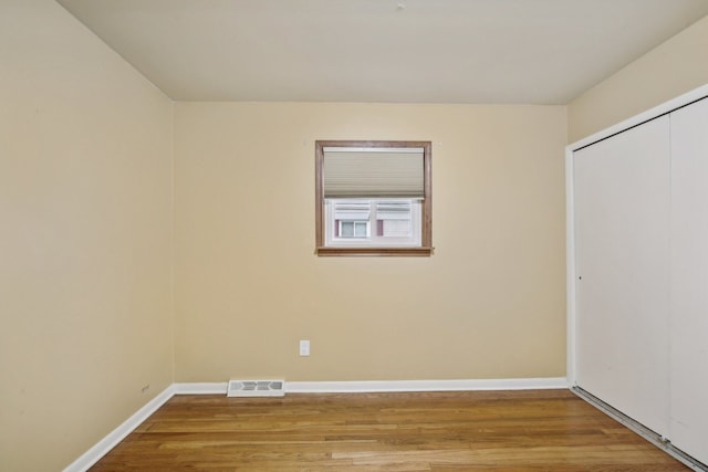 unfurnished room with light hardwood / wood-style flooring