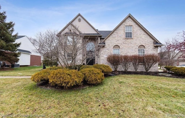 view of front of property with a front lawn