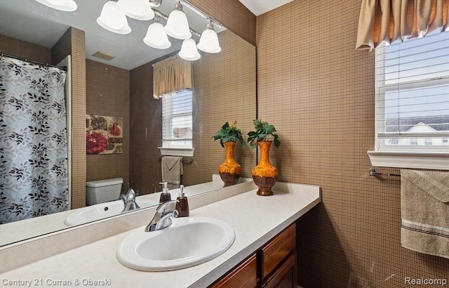 bathroom with a shower with curtain, vanity, and toilet