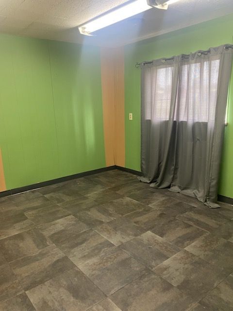 spare room featuring a textured ceiling