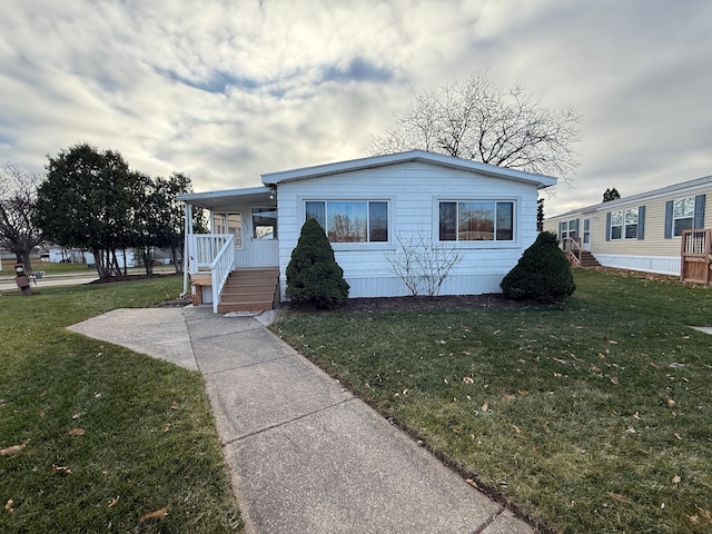 5052 Kenway Ct S, Sterling Heights, MI 48310 - manufactured / mobile home featuring a front yard and a porch