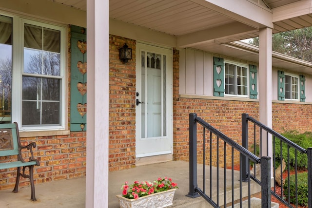 property entrance with covered porch