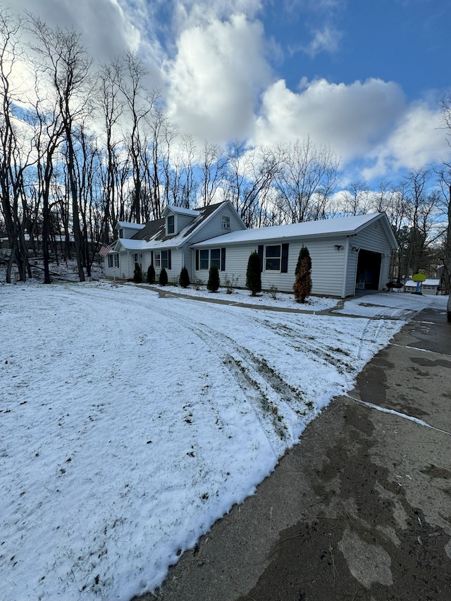 view of front facade featuring a garage