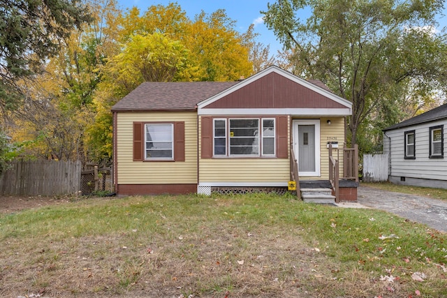 view of front of house with a front lawn