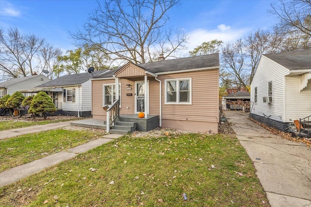 bungalow featuring a front yard