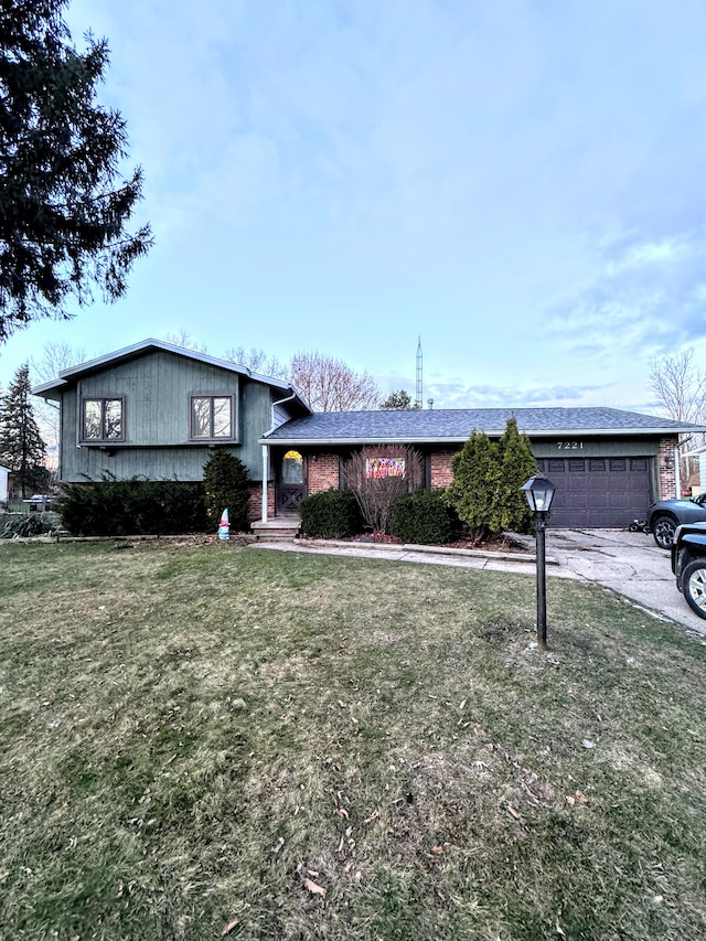 view of front of property featuring a garage and a front yard