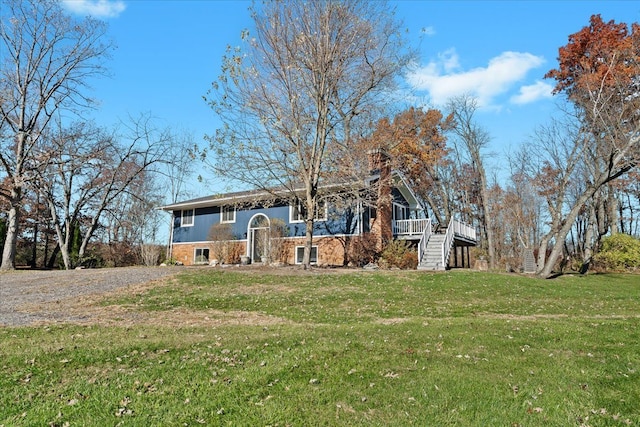 view of front of house with a front lawn