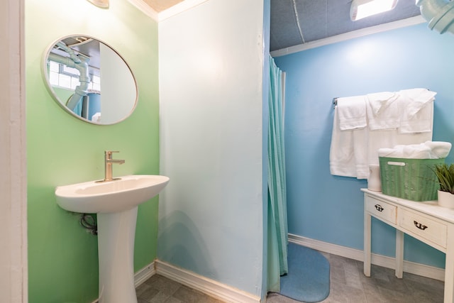 bathroom featuring crown molding