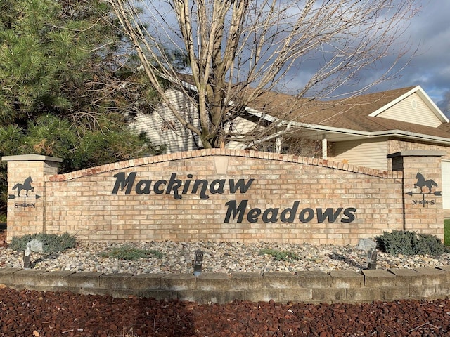 view of community / neighborhood sign