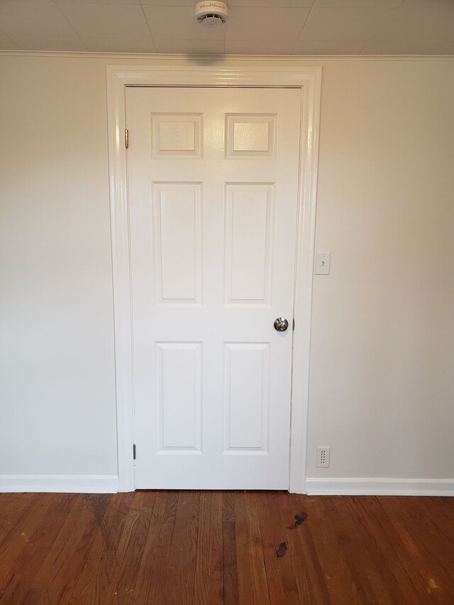 room details with ornamental molding and hardwood / wood-style flooring