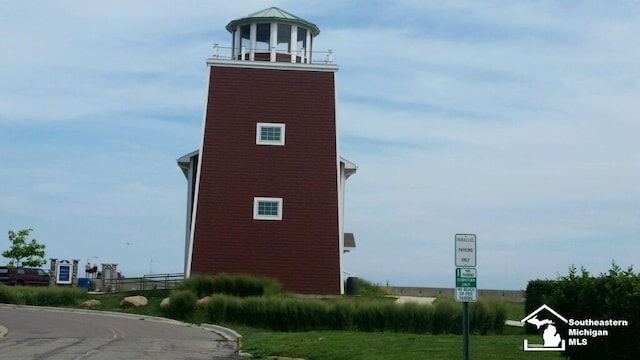 view of home's exterior