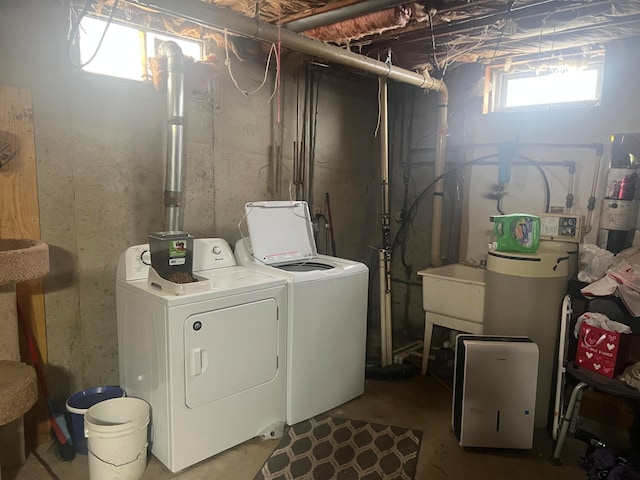 laundry room with washer and clothes dryer and sink