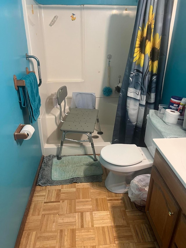 bathroom with vanity, parquet floors, a shower with shower curtain, and toilet