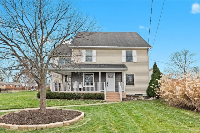 view of front of home with a porch and a front yard