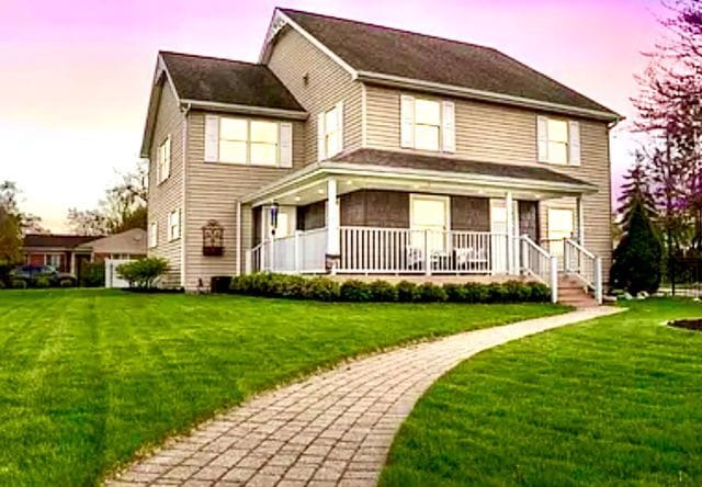 view of front facade featuring a yard and a porch