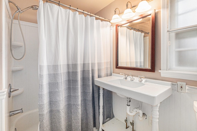 bathroom with shower / bath combo