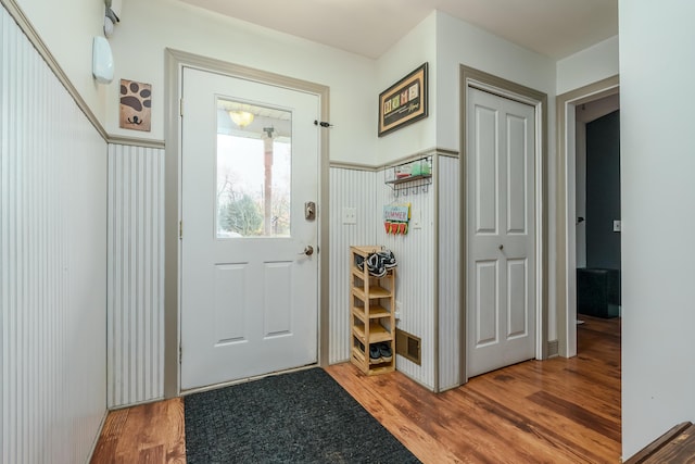 1385 Wetheral Lake Dr, Martin, MI 49070 - entrance foyer with wood finished floors