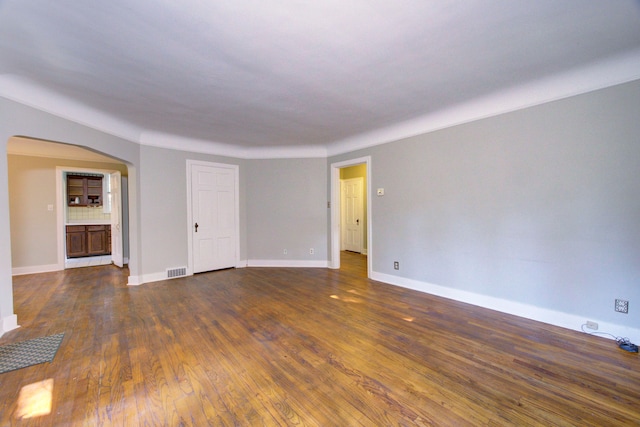 spare room featuring dark wood-type flooring