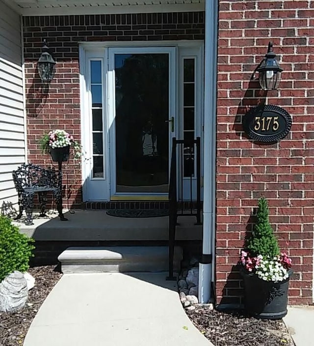 entrance to property with covered porch