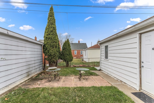 view of yard featuring a patio