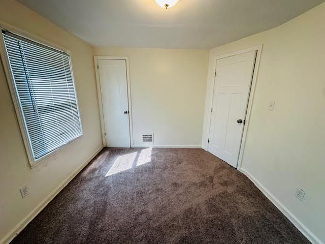 spare room featuring carpet floors