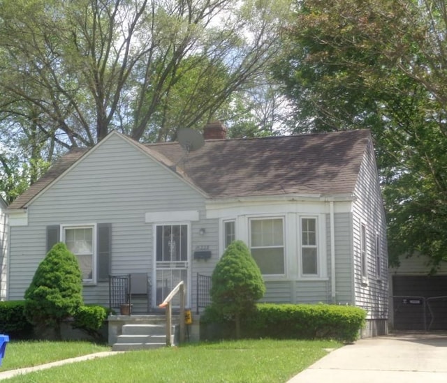 view of front of home with a front yard