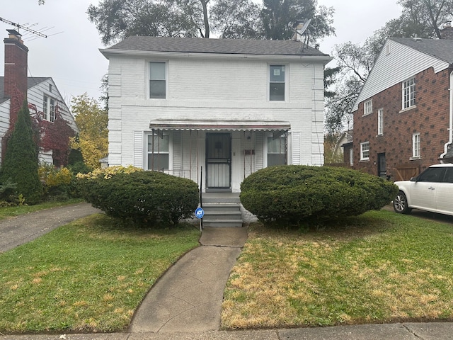 front of property with a front lawn