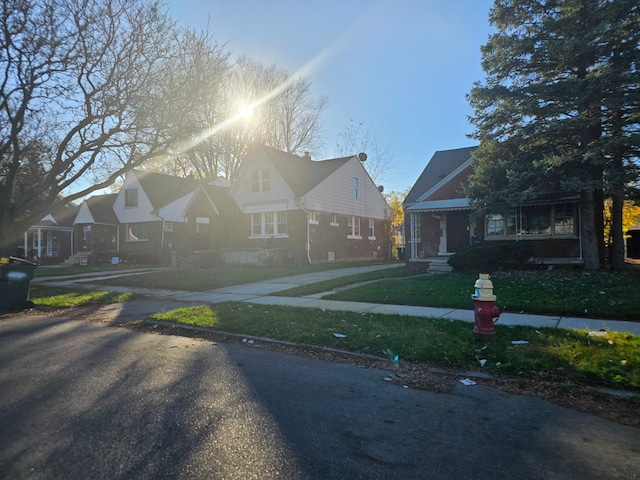 exterior space featuring a front yard