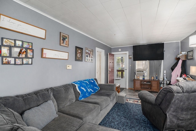 living room with carpet and crown molding