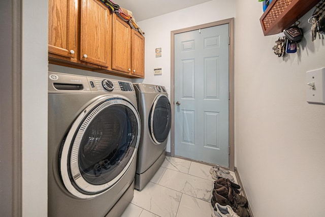 washroom featuring cabinets and washing machine and dryer