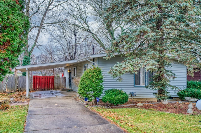 view of front of property featuring a carport