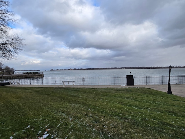 view of yard featuring a water view