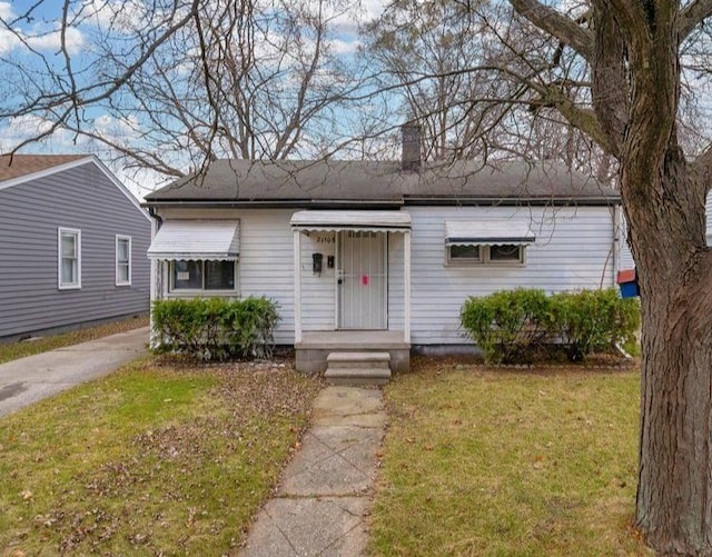 view of front of house with a front yard