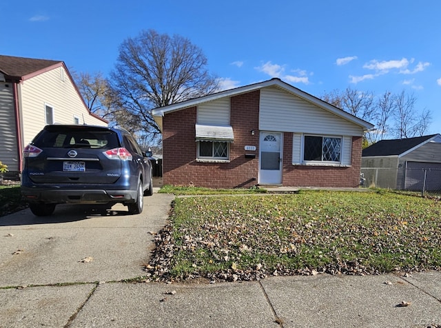 view of front facade with a front yard