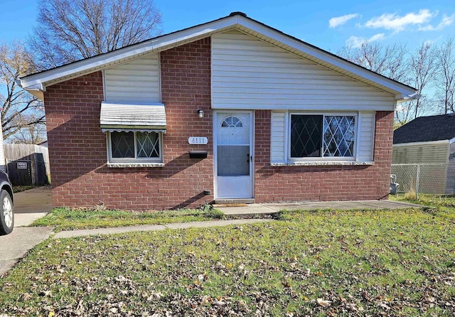 view of front facade featuring a front yard