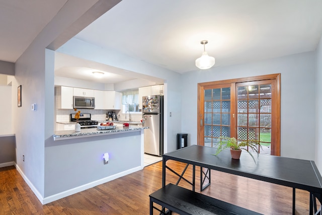 dining space with sink and hardwood / wood-style flooring