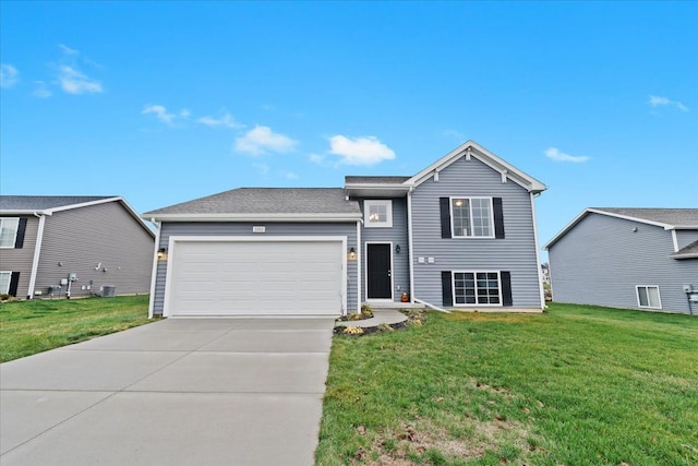 view of front of property featuring a front yard and a garage