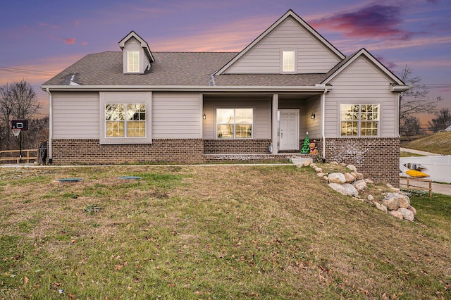 view of front of house featuring a yard