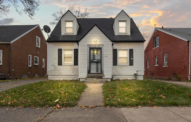 new england style home with a yard