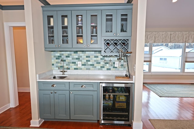 bar featuring tasteful backsplash, sink, wine cooler, and dark wood-type flooring